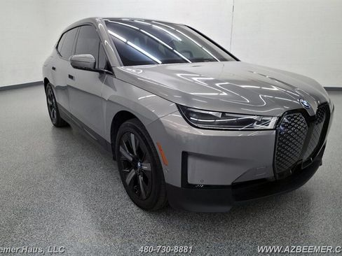 Used 2024 BMW iX xDrive50 w/ Premium Package AWD/4WD image 18