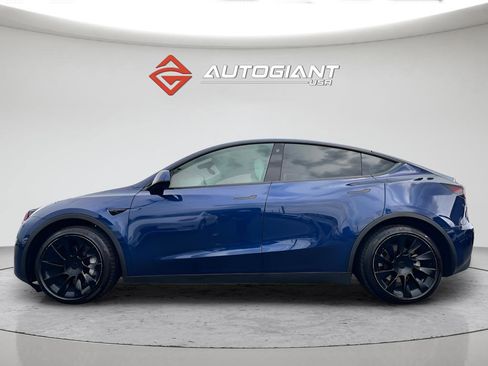 Used 2023 Tesla Model Y Long Range AWD/4WD image 3