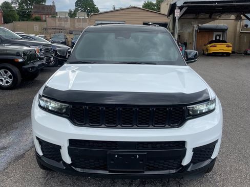 Used 2024 Jeep Grand Cherokee L Laredo AWD/4WD image 4