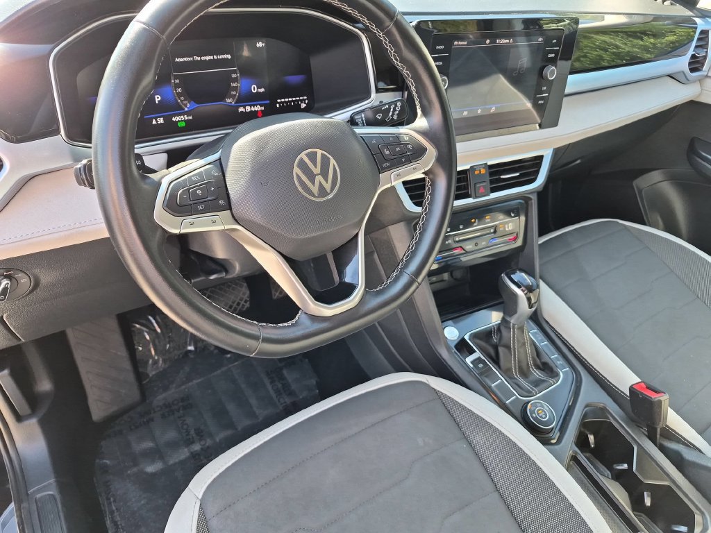 Used 2025 Volkswagen Taos SE AWD/4WD image 15