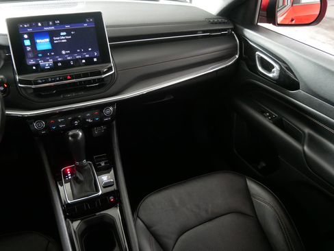 Used 2022 Jeep Compass Limited image 11