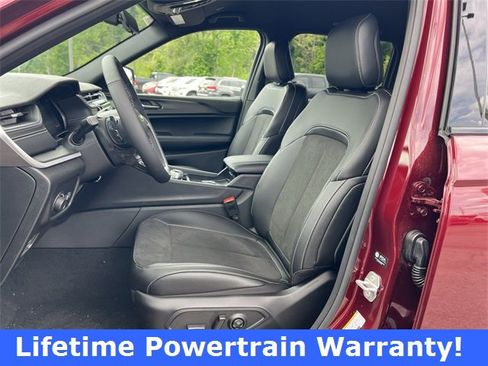 New 2025 Jeep Grand Cherokee Altitude image 15