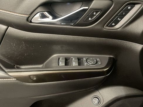 Used 2022 GMC Acadia AT4 image 18