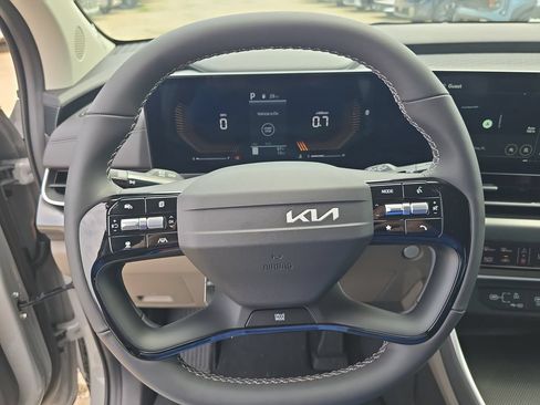 New 2027 Kia Carnival FWD image 29