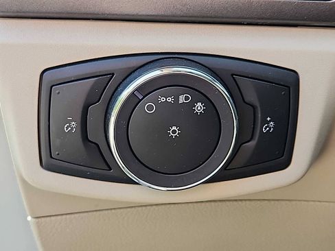 Used 2019 Ford Fusion SE FWD image 26