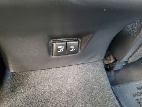 Used 2025 Toyota Camry SE image 10