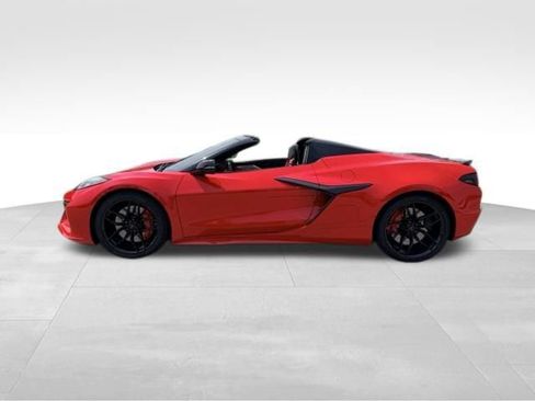 Used 2025 Chevrolet Corvette Z06 RWD image 4