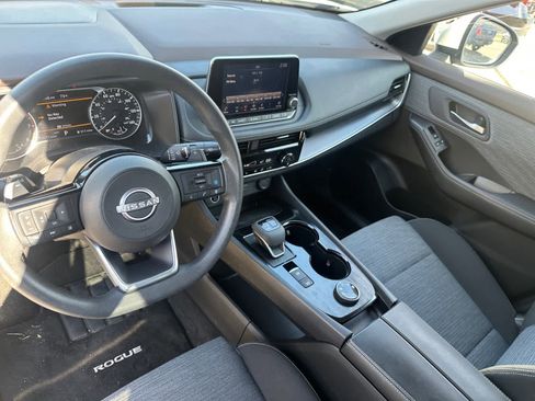 Used 2022 Nissan Rogue SV image 11
