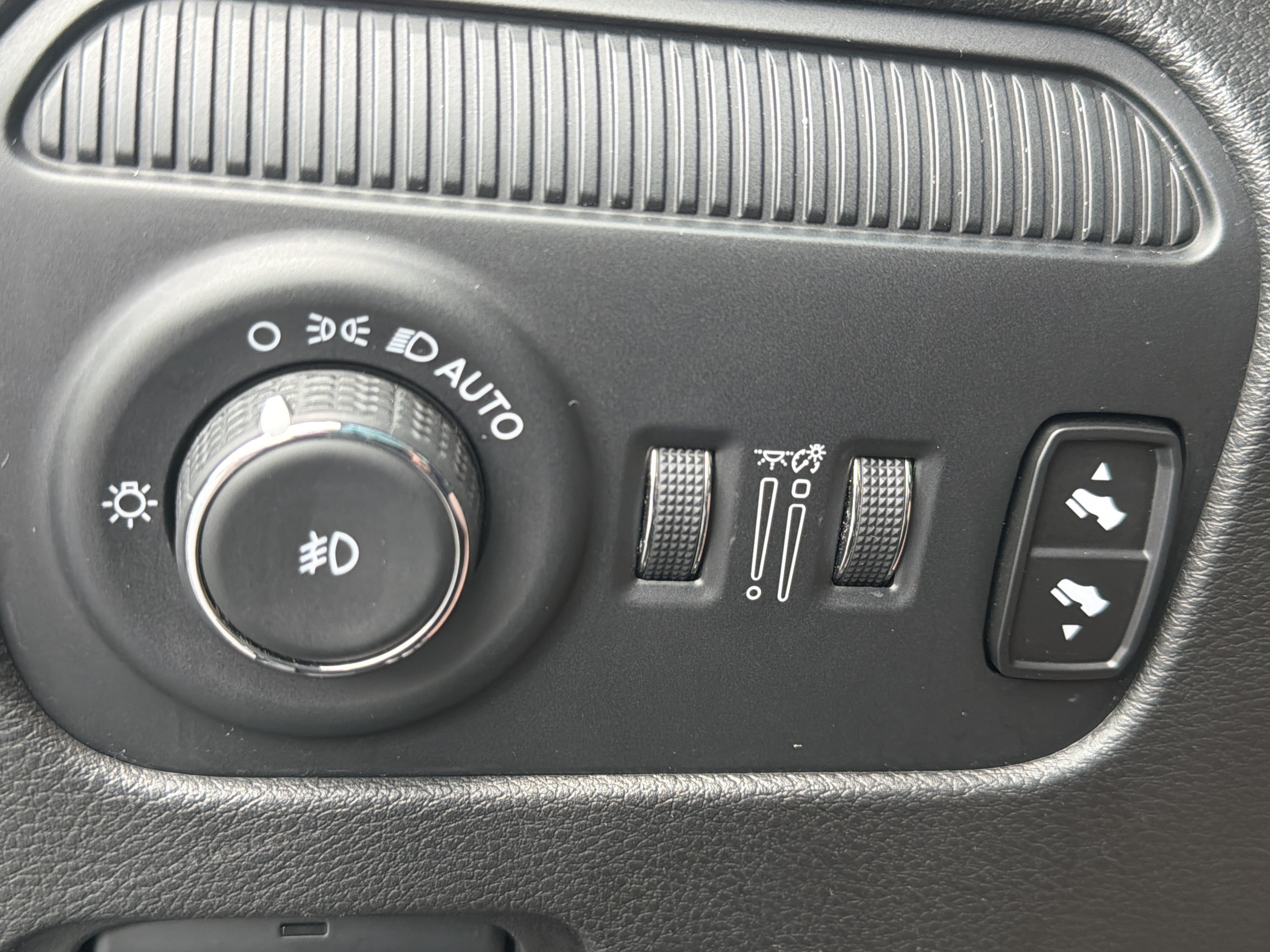 Used 2024 Jeep Wagoneer Series III AWD/4WD image 36