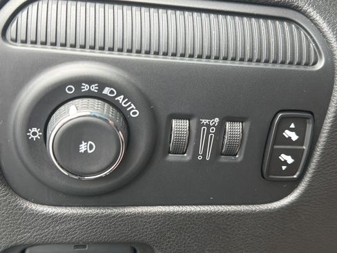 Used 2024 Jeep Wagoneer Series III AWD/4WD image 36