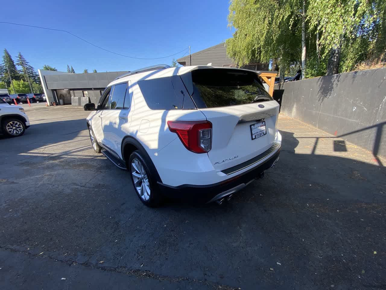 Used 2022 Ford Explorer Platinum w/ Equipment Group 601A AWD/4WD image 4