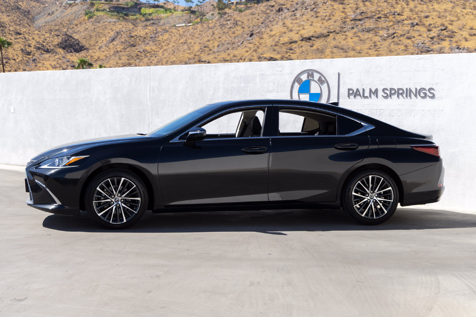 Used 2024 Lexus ES 350 w/ Premium Package FWD image 3