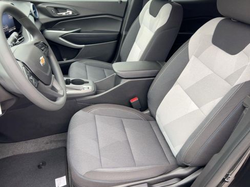 New 2026 Chevrolet Trax LS w/ LS Convenience Package FWD image 5