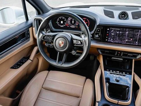 Used 2024 Porsche Cayenne image 14