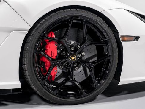 Used 2025 Lamborghini Revuelto image 46