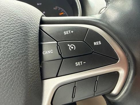 Used 2021 Jeep Grand Cherokee Laredo AWD/4WD image 17