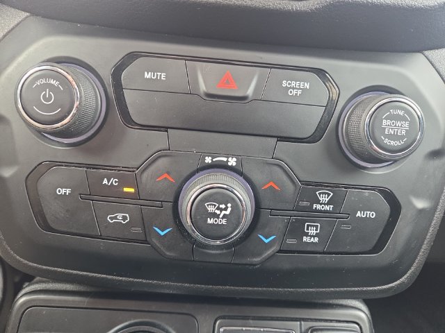Used 2019 Jeep Renegade Latitude AWD/4WD image 26
