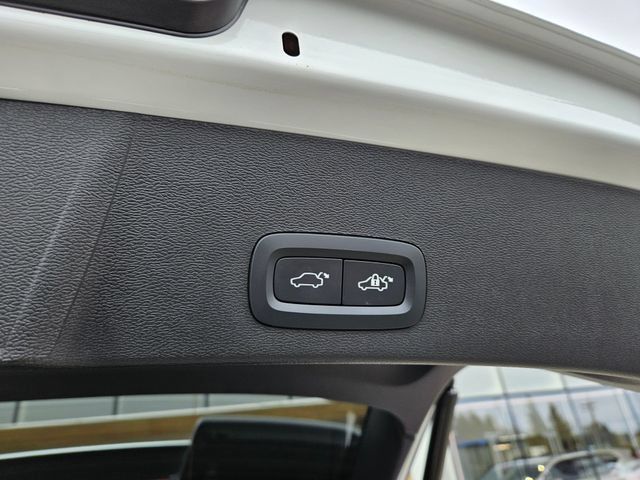 Used 2024 Volvo XC40 B5 Ultimate w/ Protection Package Premier AWD/4WD image 13