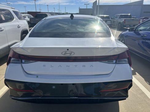 Used 2025 Hyundai Elantra SEL image 6