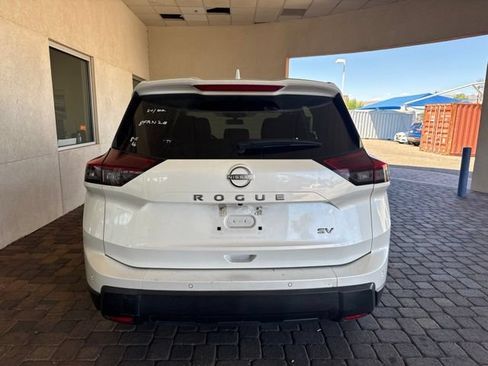 Used 2024 Nissan Rogue SV FWD image 3