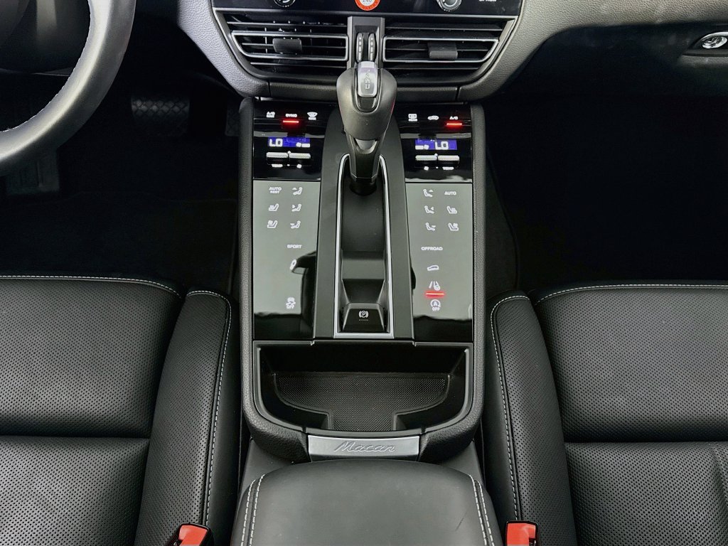 Certified 2026 Porsche Macan S AWD/4WD image 16