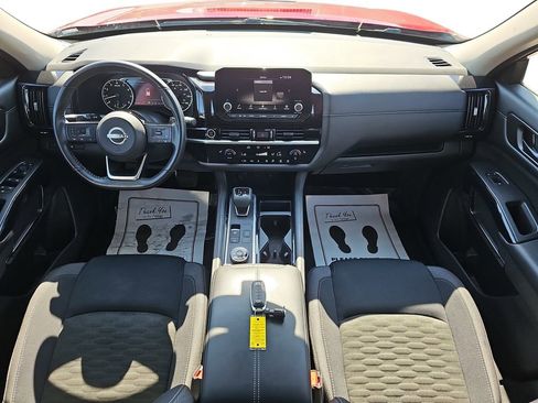 Used 2023 Nissan Pathfinder SV w/ SV Premium Package image 12