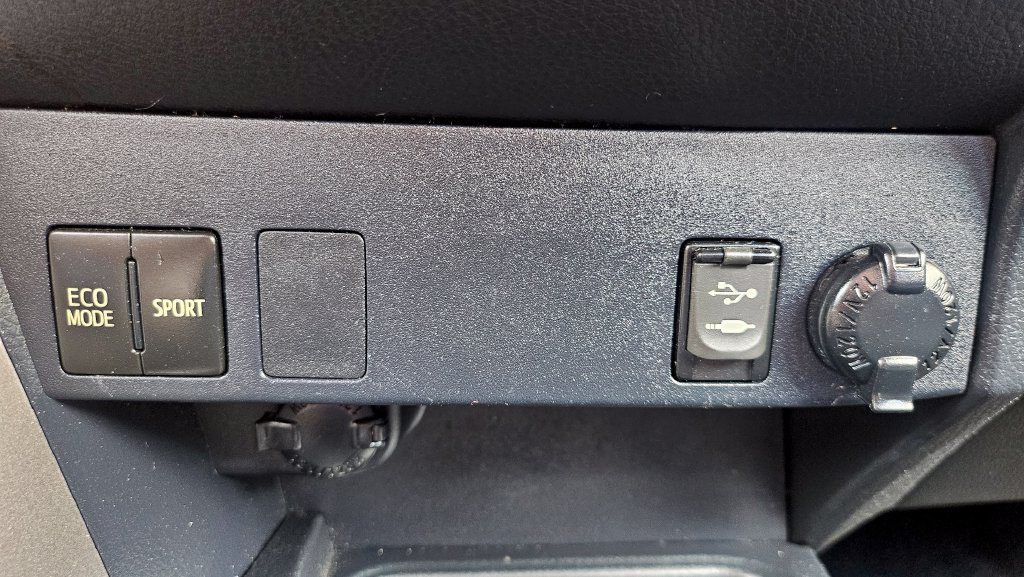 Used 2017 Toyota RAV4 LE w/ Carpet Mat Package FWD image 36