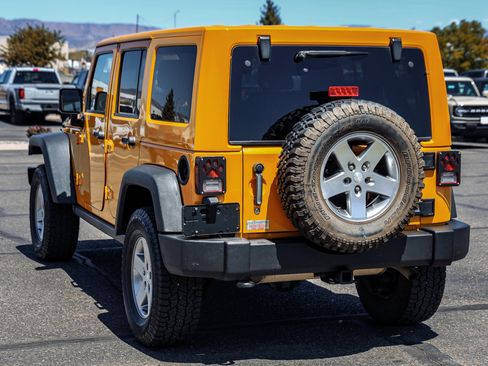 Used 2012 Jeep Wrangler Unlimited Rubicon w/ Connectivity Group AWD/4WD image 6