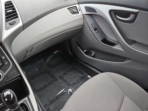 Used 2015 Hyundai Elantra SE w/ Option Group 02 FWD image 23