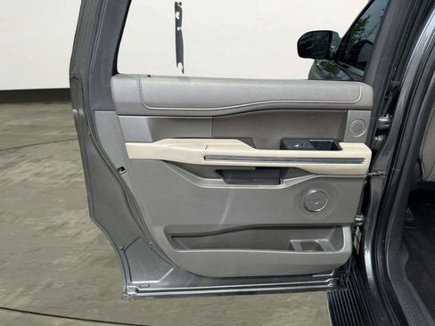 Used 2019 Ford Expedition Max XLT w/ Equipment Group 202A AWD/4WD image 12