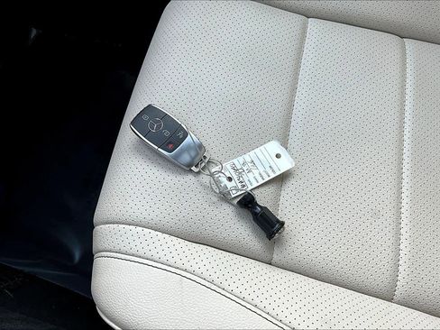 Used 2021 Mercedes-Benz GLE 350 4MATIC w/ Premium Package image 15