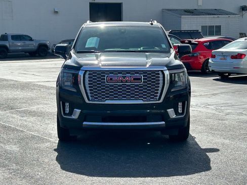 Used 2021 GMC Yukon XL Denali w/ Denali Premium Package image 10
