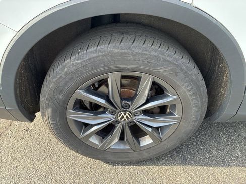 Used 2022 Volkswagen Tiguan SE AWD/4WD image 10