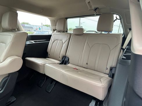 Used 2024 Ford Expedition Limited AWD/4WD image 31