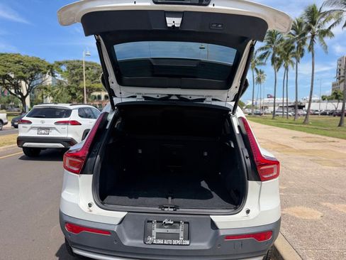 Used 2023 Volvo XC40 B4 Plus w/ Driver Assist Package FWD image 8