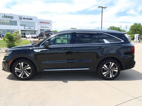 Used 2023 Kia Sorento SX Prestige w/ Panoramic Sunroof Package AWD/4WD image 18