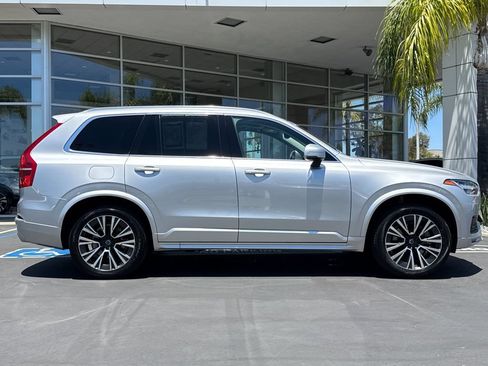 Used 2020 Volvo XC90 T5 Momentum w/ Protection Package Premier FWD image 6