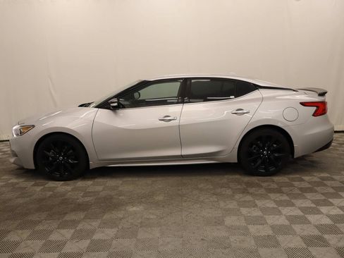 Used 2017 Nissan Maxima SR w/ Midnight Edition FWD image 2