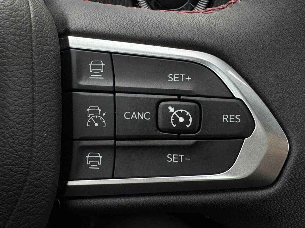 Used 2025 Jeep Compass Trailhawk AWD/4WD image 24