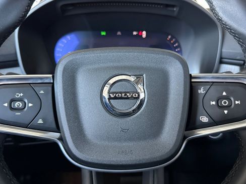 Certified 2025 Volvo XC40 B5 Core image 27