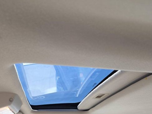 Used 2003 Lincoln Town Car Cartier RWD image 8