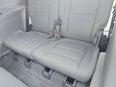 Used 2017 GMC Acadia SLT w/ LPO, Cargo Package FWD image 14