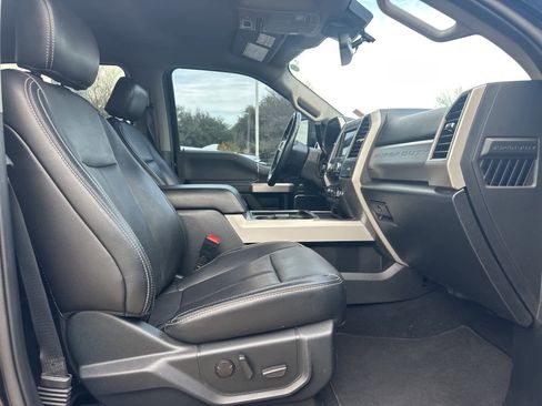 Used 2021 Ford F350 Lariat image 25