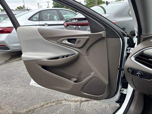 Used 2023 Chevrolet Malibu LT FWD image 16