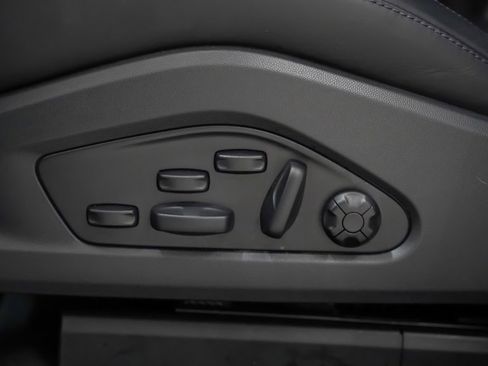 Certified 2025 Porsche Macan 4S Electric image 25