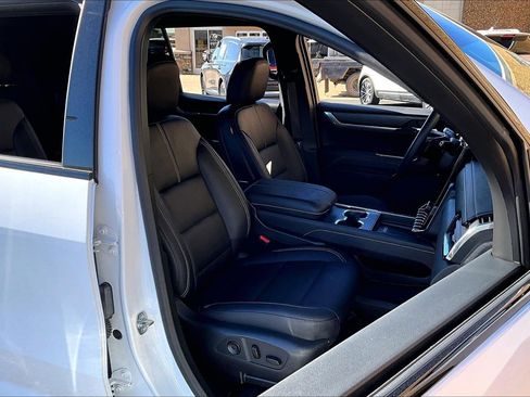 Used 2024 GMC Acadia Elevation w/ Black Edition image 7