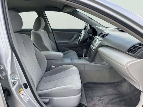 Used 2011 Toyota Camry LE FWD image 19