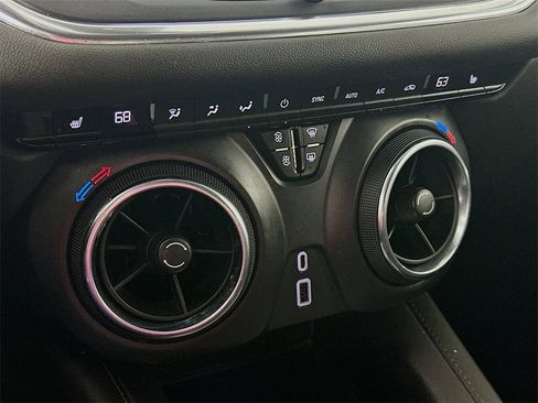 Used 2022 Chevrolet Blazer LT image 18