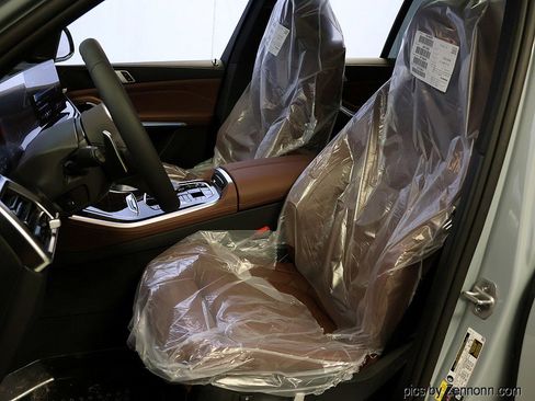 New 2026 BMW X5 xDrive50e w/ M Sport Package image 11