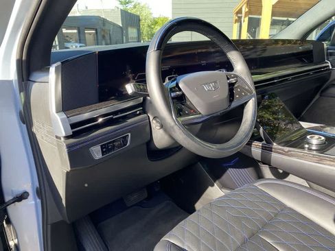 Certified 2025 Cadillac Escalade IQ Sport 1 AWD/4WD image 2